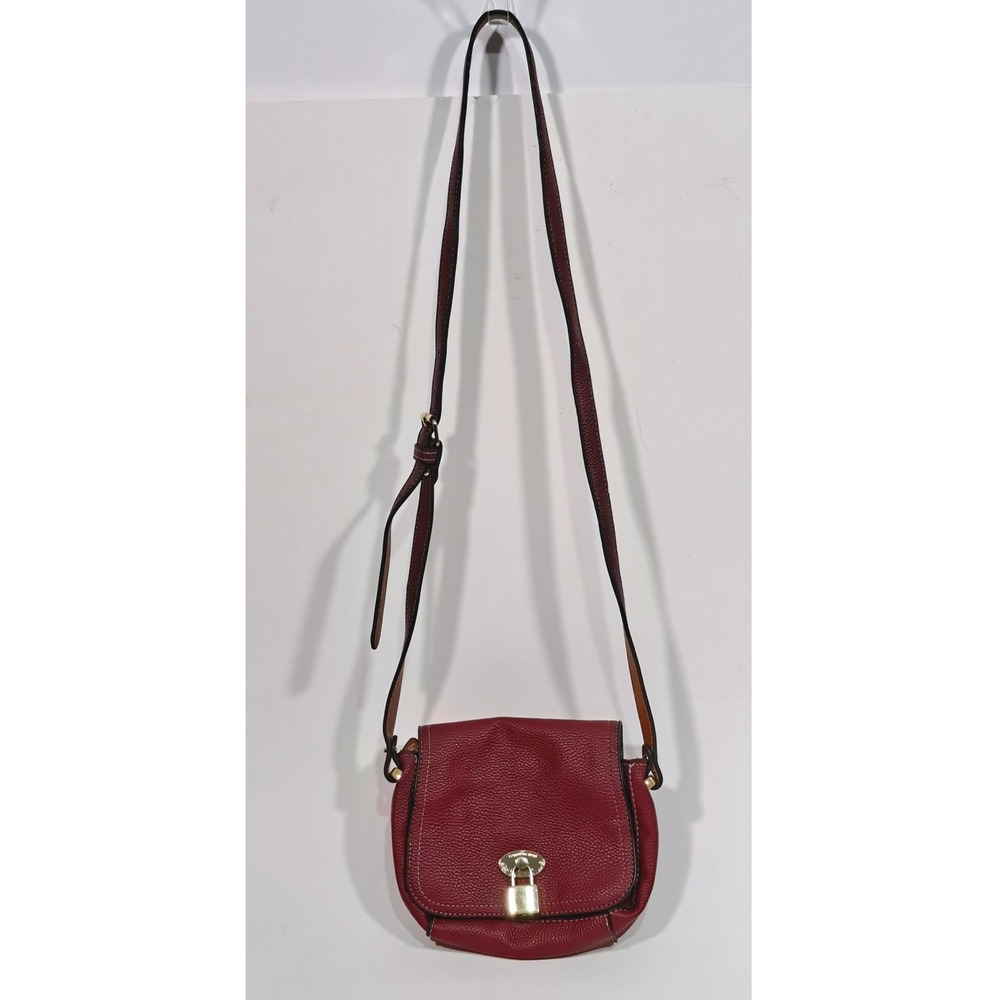 London Fog Burgundy Pebbled Faux Leather Crossbody Saddle Bag with Gold Padlock - Picture 2 of 12